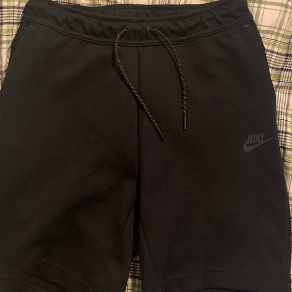 Men’s Nike Tech Fleece shorts - Picture 1 of 6